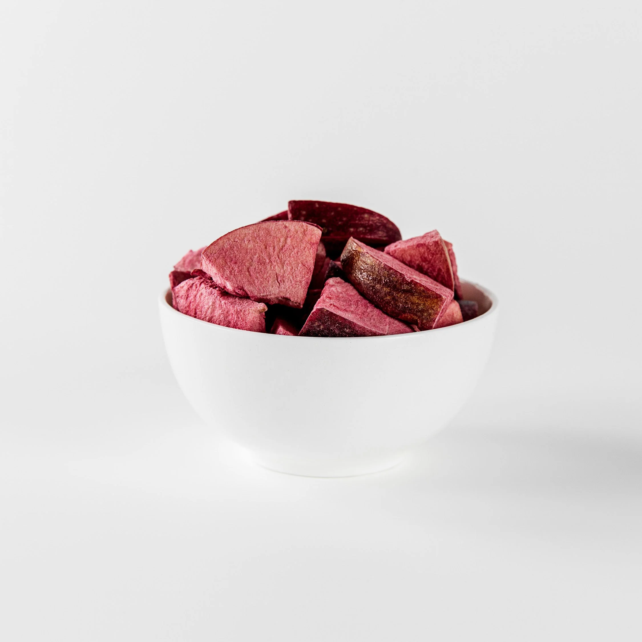Forager Fruits Freeze Dried Apple Wedges Infused with Raspberry 20g - Image 2