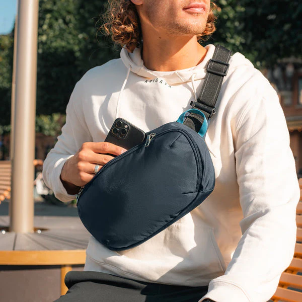 Pacsafe V Anti-Theft Urban Sling - Image 2